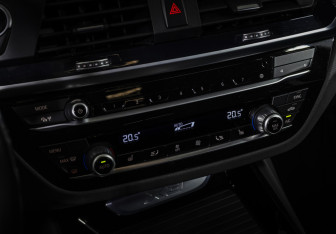 Подержанный автомобиль BMW X3 2021 года (16 фото)