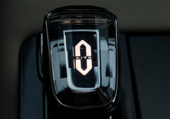 Подержанный автомобиль AITO M7 2023 года (23 фото)