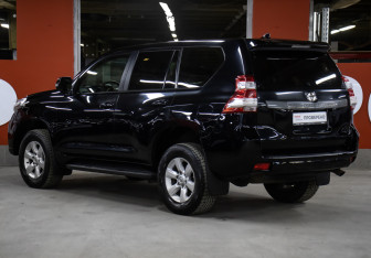 Подержанный автомобиль Toyota Land Cruiser Prado 2017 года (7 фото)