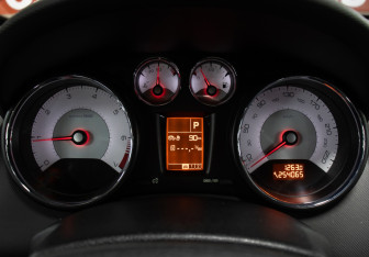 Подержанный автомобиль Peugeot 308 Hatchback 2009 года (10 фото)