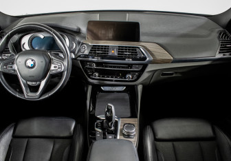 Подержанный автомобиль BMW X4 2018 года (11 фото)