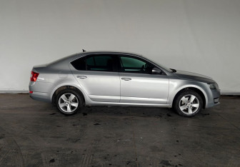 Подержанный автомобиль Skoda Octavia Liftback 2017 года (4 фото)