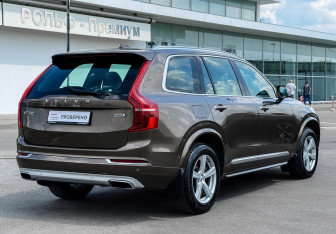 Подержанный автомобиль Volvo XC90 2017 года (5 фото)