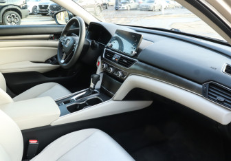 Подержанный автомобиль Honda Accord Sedan 2019 года (8 фото)