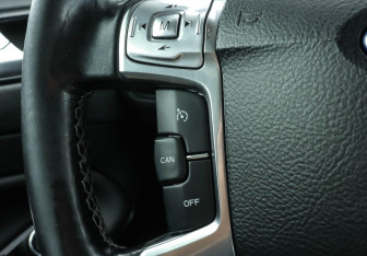 Подержанный автомобиль Ford Mondeo Sedan 2014 года (10 фото)