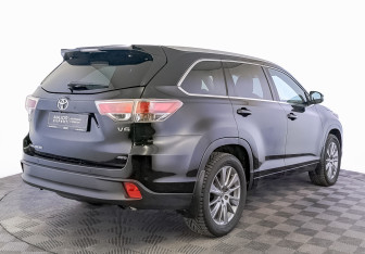 Подержанный автомобиль Toyota Highlander 2015 года (5 фото)