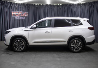 Подержанный автомобиль Chery Tiggo 8 Pro Max 2023 года (8 фото)