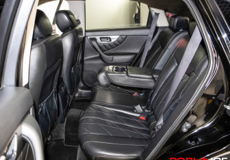 Подержанный автомобиль Infiniti FX 2009 года (8 фото)