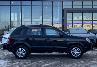Подержанный автомобиль Hyundai Tucson 2008 года (4 фото)