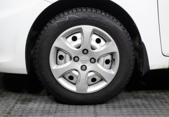 Подержанный автомобиль Hyundai Solaris Sedan 2011 года (23 фото)