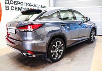 Подержанный автомобиль Lexus RX 2022 года (4 фото)