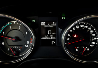 Подержанный автомобиль Jeep Grand Cherokee 2012 года (13 фото)