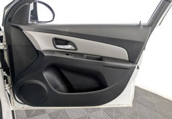 Подержанный автомобиль Chevrolet Cruze Sedan 2012 года (24 фото)