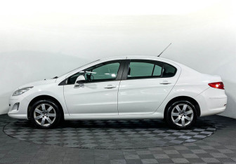 Подержанный автомобиль Peugeot 408 2013 года (8 фото)