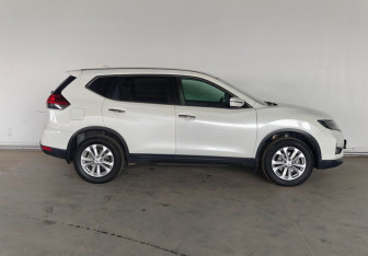 Подержанный автомобиль Nissan X-Trail 2019 года (8 фото)