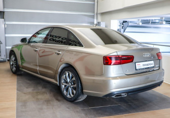 Подержанный автомобиль Audi A6 Sedan 2015 года (6 фото)