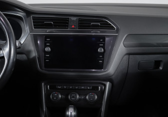 Подержанный автомобиль Volkswagen Tiguan 2018 года (13 фото)