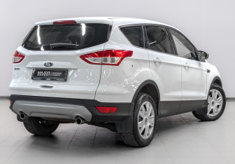 Подержанный автомобиль Ford Kuga 2015 года (5 фото)