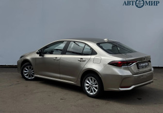 Подержанный автомобиль Toyota Corolla Sedan 2020 года (6 фото)