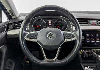 Подержанный автомобиль Volkswagen Passat Sedan 2020 года (22 фото)