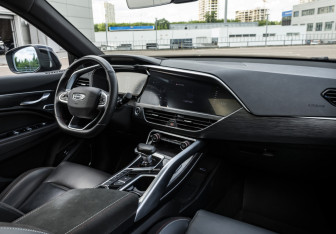 Подержанный автомобиль Geely Tugella 2023 года (13 фото)