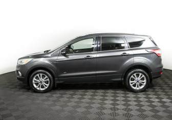 Подержанный автомобиль Ford Kuga 2017 года (3 фото)