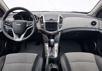 Подержанный автомобиль Chevrolet Cruze Hatchback 2013 года (12 фото)