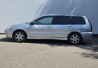 Подержанный автомобиль Mitsubishi Lancer Wagon 2005 года (8 фото)