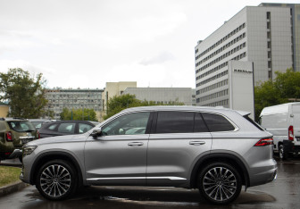 Подержанный автомобиль Geely Monjaro 2025 года (6 фото)