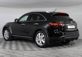 Подержанный автомобиль Infiniti FX 2012 года (7 фото)
