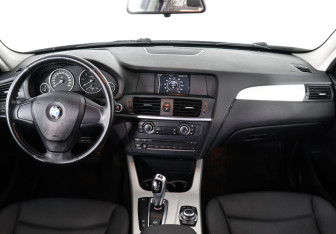 Подержанный автомобиль BMW X3 2011 года (10 фото)