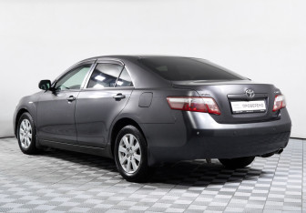 Подержанный автомобиль Toyota Camry Sedan 2007 года (7 фото)
