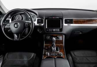 Подержанный автомобиль Volkswagen Touareg 2013 года (12 фото)