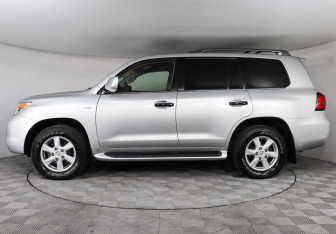 Подержанный автомобиль Lexus LX 2008 года (8 фото)