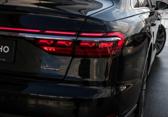 Подержанный автомобиль Audi A8 2023 года (29 фото)