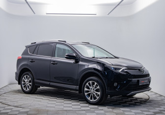 Подержанный автомобиль Toyota RAV4 2016 года (3 фото)