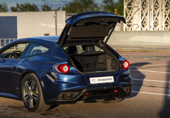 Подержанный автомобиль Ferrari FF 2015 года (28 фото)