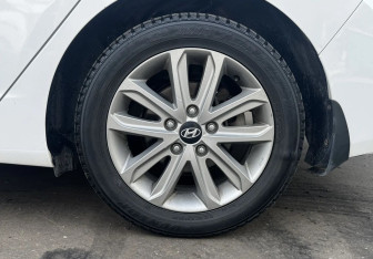 Подержанный автомобиль Hyundai Elantra Sedan 2015 года (13 фото)