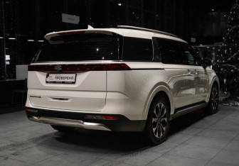 Подержанный автомобиль Kia Carnival 2020 года (4 фото)