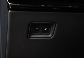 Подержанный автомобиль Land Rover Range Rover Sport 2022 года (21 фото)