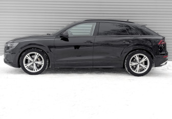 Подержанный автомобиль Audi Q8 2021 года (8 фото)