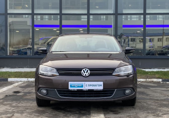 Подержанный автомобиль Volkswagen Jetta Sedan 2014 года (2 фото)