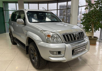 Подержанный автомобиль Toyota Land Cruiser Prado 2003 года (3 фото)
