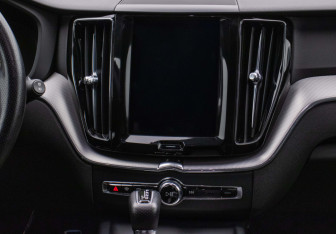 Подержанный автомобиль Volvo XC60 2019 года (14 фото)