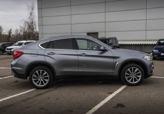 Подержанный автомобиль BMW X6 2019 года (5 фото)