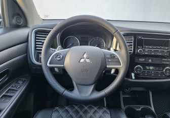Подержанный автомобиль Mitsubishi Outlander 2013 года (12 фото)