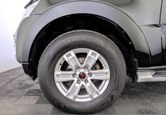 Подержанный автомобиль Mitsubishi Pajero 2014 года (18 фото)