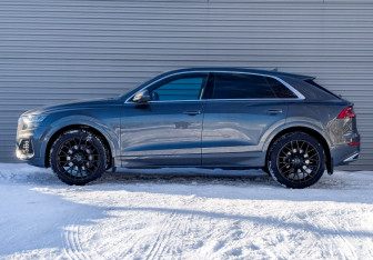 Подержанный автомобиль Audi Q8 2021 года (8 фото)