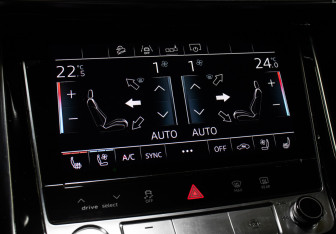 Подержанный автомобиль Audi Q8 2020 года (20 фото)