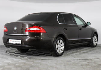 Подержанный автомобиль Skoda Superb Liftback 2012 года (5 фото)